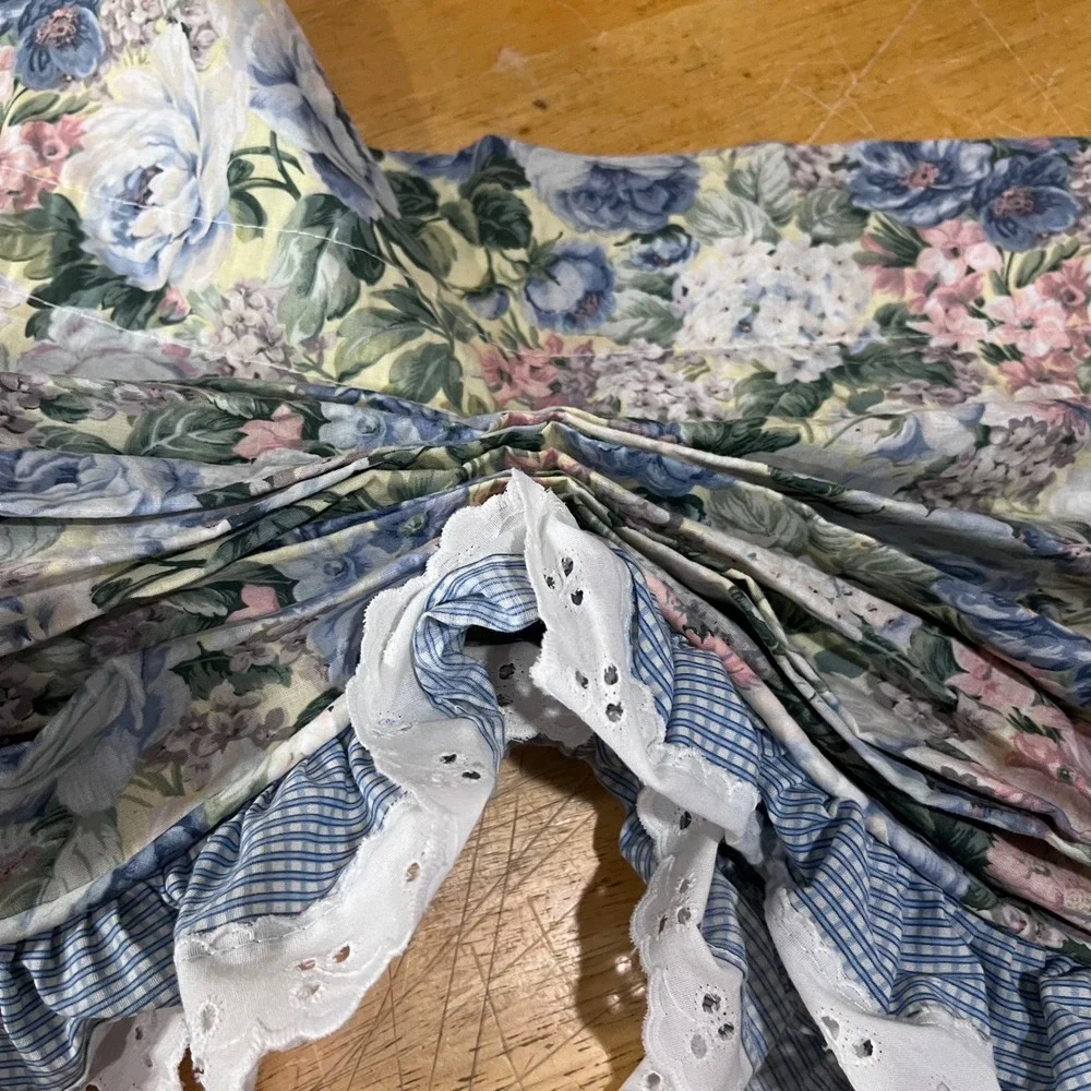 Vtg Croscill Floral Gingham Eyelet Lace Ruffle Window Valance 86x15 Cottagecore